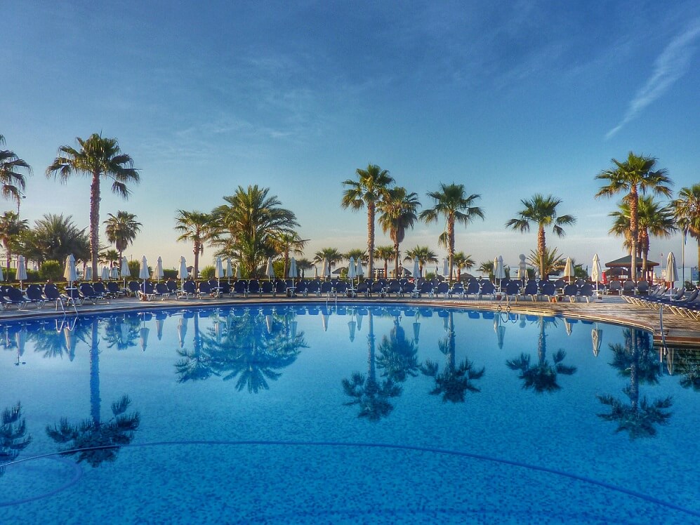 mantenimiento piscina grandes hoteles